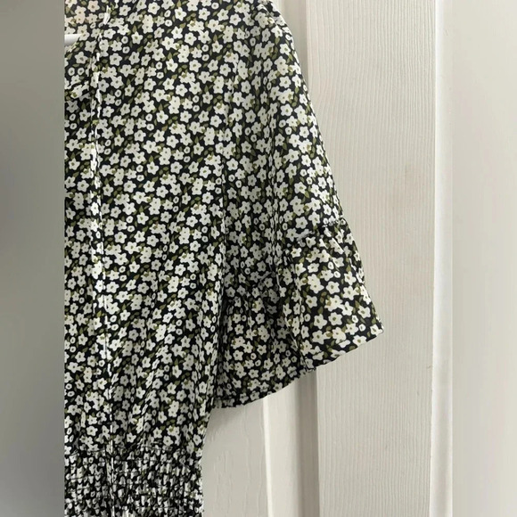 Amazon women’s short sleeve v neck ruffle floral print mini skater dress size s - Picture 6 of 8